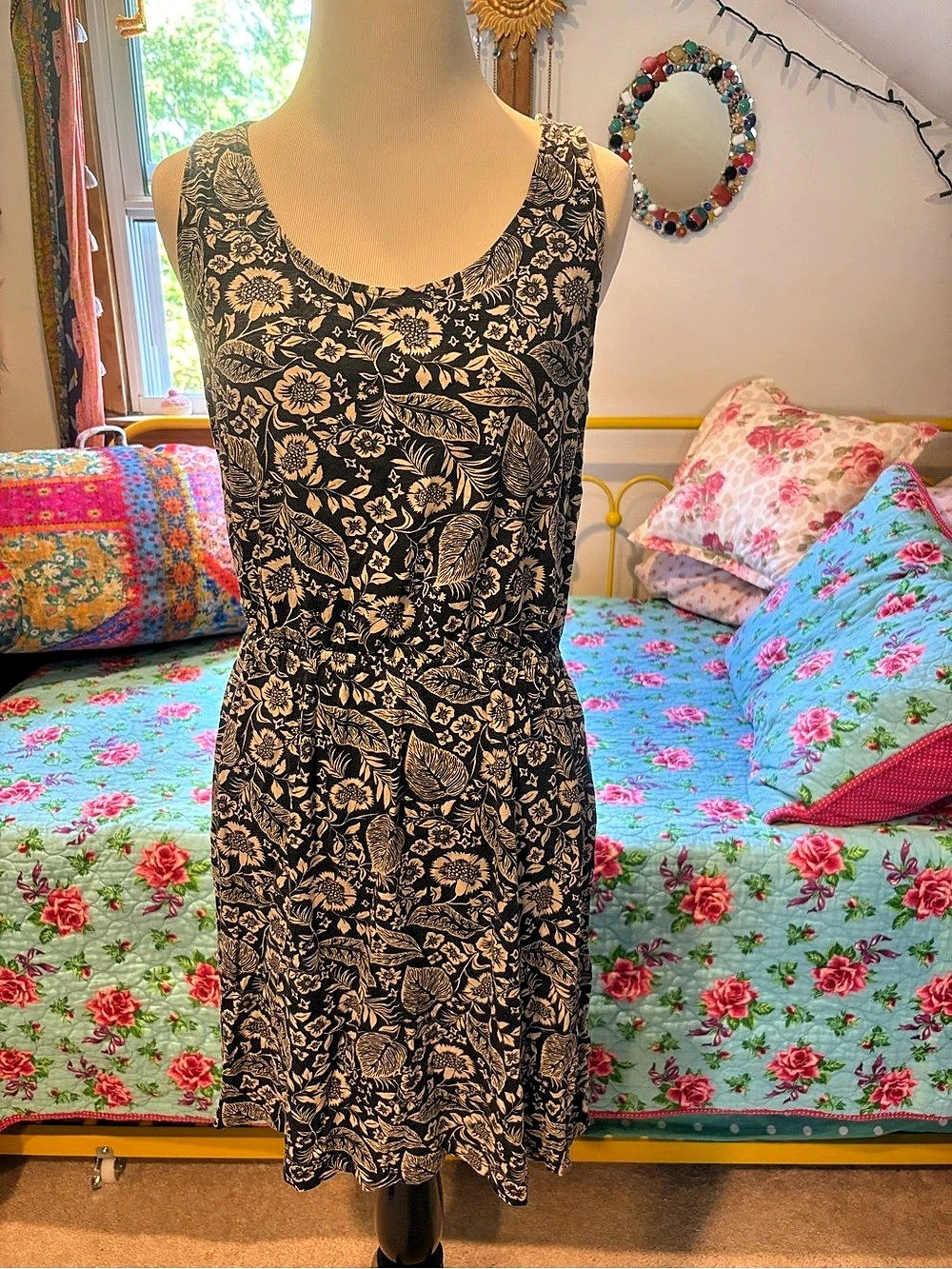 H&M Floral Mini Dress in Black & Cream Size Medium Like New